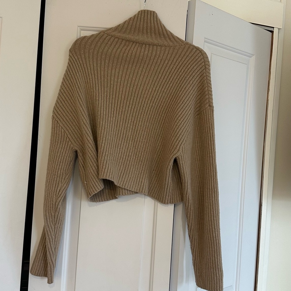 H&M Beige Ribbed Turtleneck Cropped Sweater - Picture 2 of 5